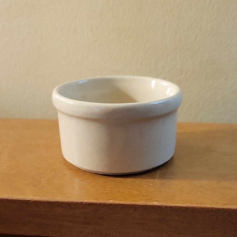 Roseville Pottery Cream Colored Bowl Or Crock